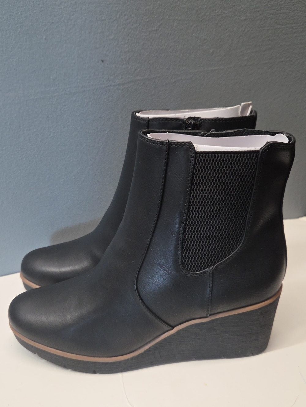 SOUL Naturalizer Black Wedge Chelsea Ankle Boots Size 9W